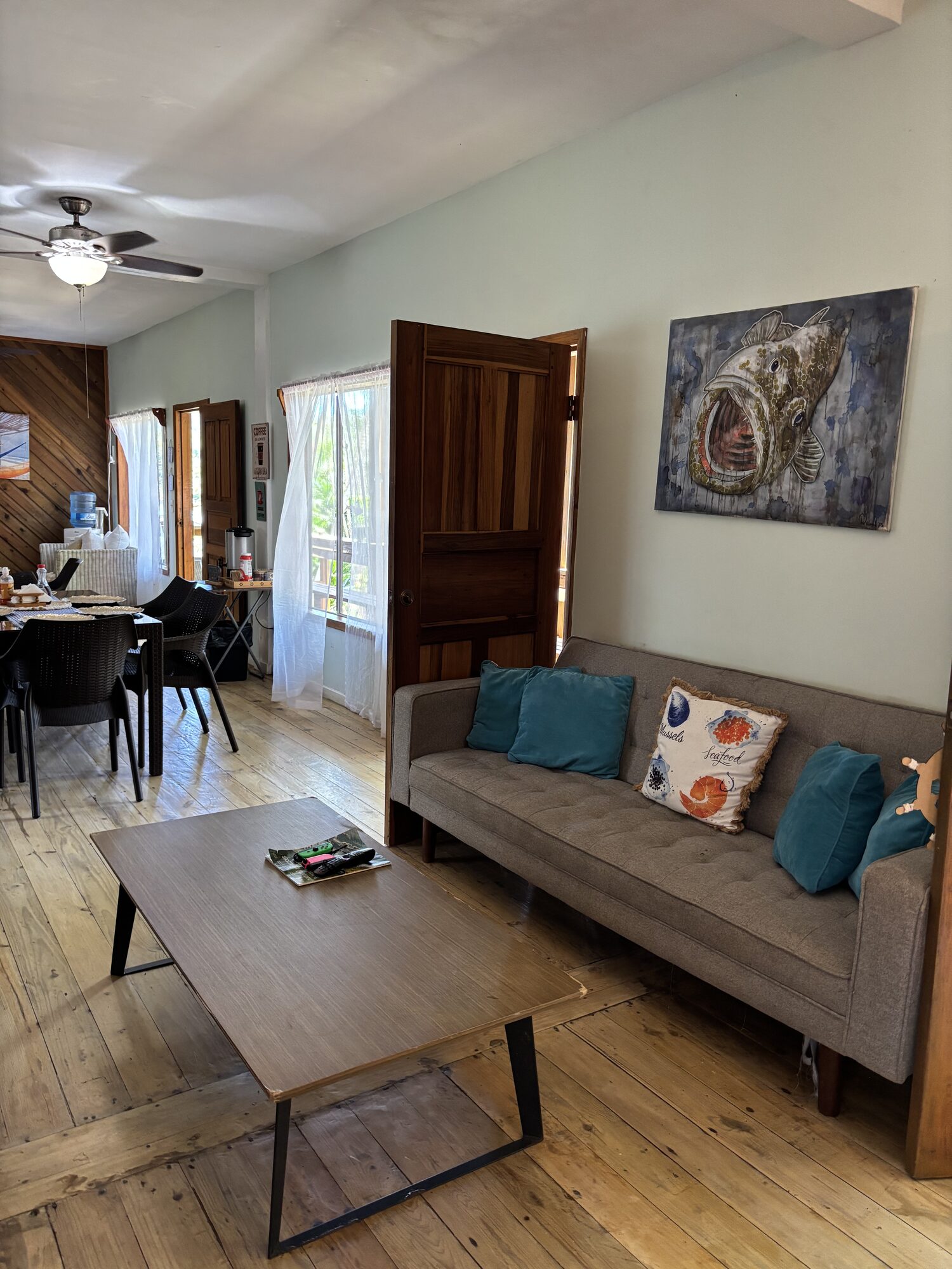 Common lounge and dining area